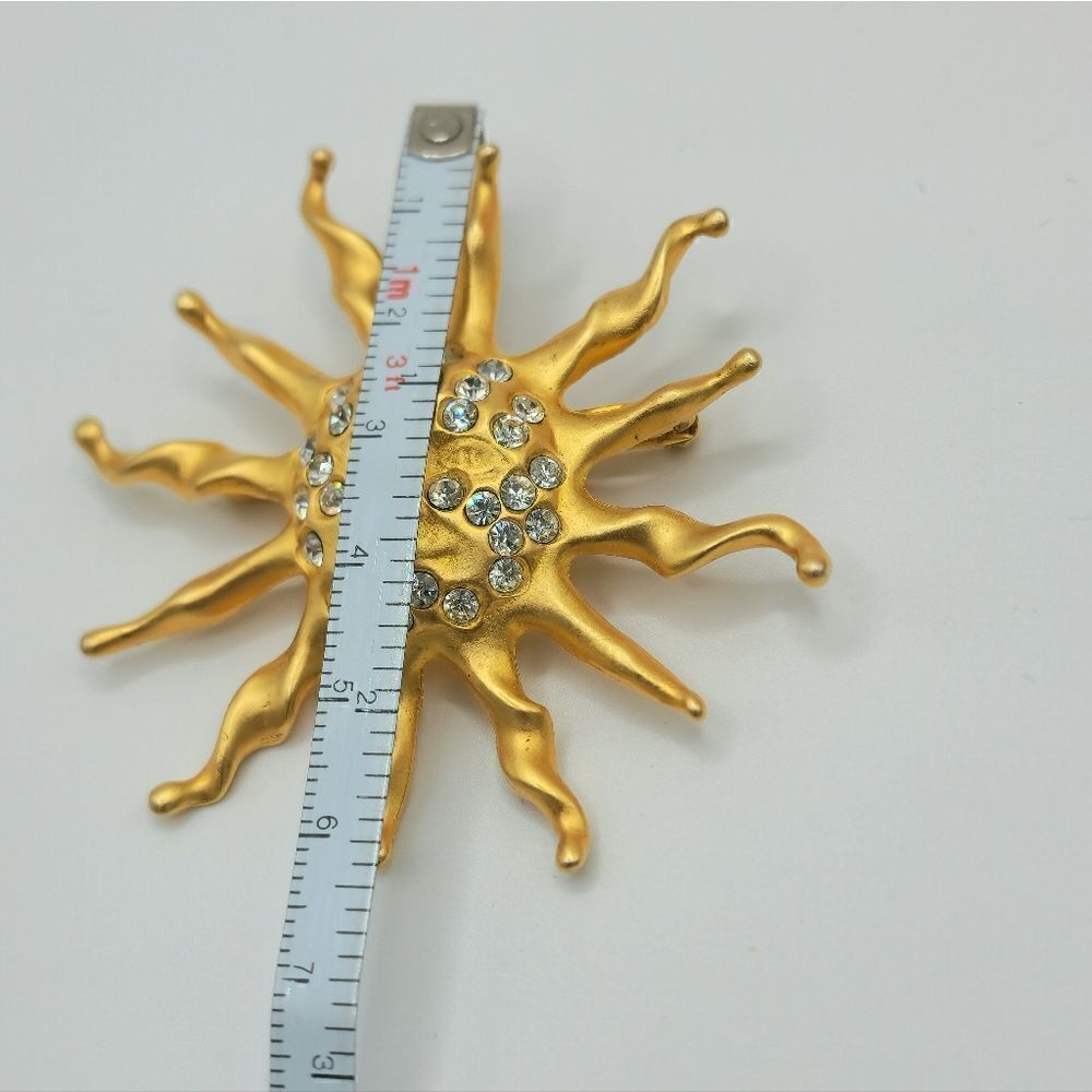 Vintage gold rhinestone smiling sun brooch - Picture 4 of 8